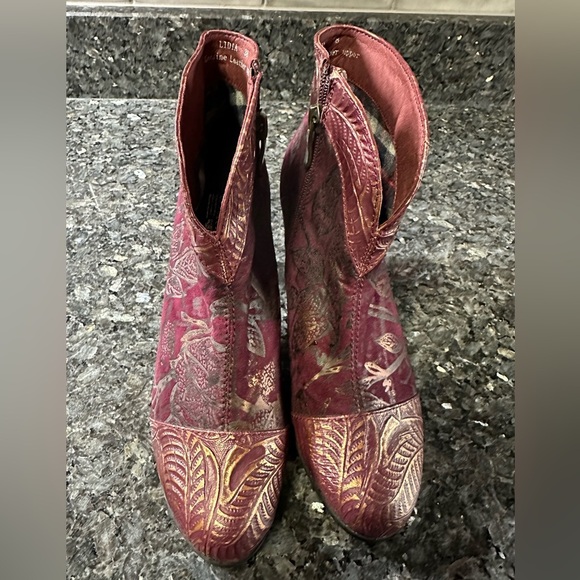 L'Artiste Spring Step Size 38 7.5 US Lidia Brown Gold Embossed Heels Ankle Boots - Picture 8 of 16